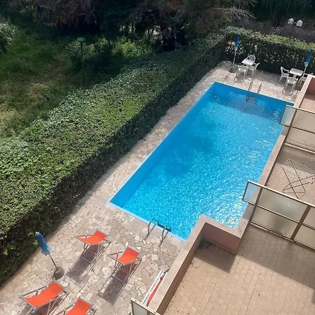 Cherie Борджо-Верецци