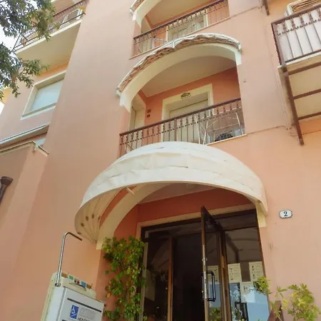 Aparthotel Cherie 3*