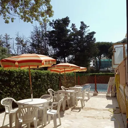 Aparthotel Cherie 3*