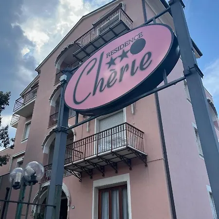 アパートホテル Cherie