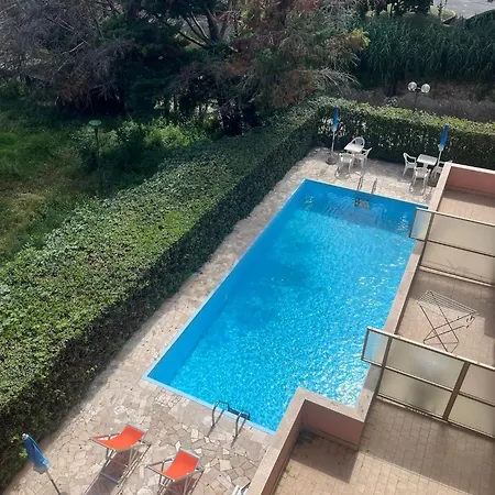 アパートホテル Cherie 3*