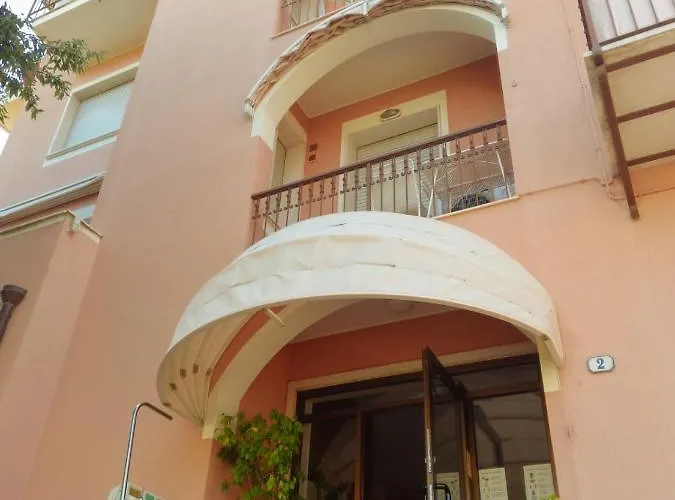 Aparthotel Cherie 3*