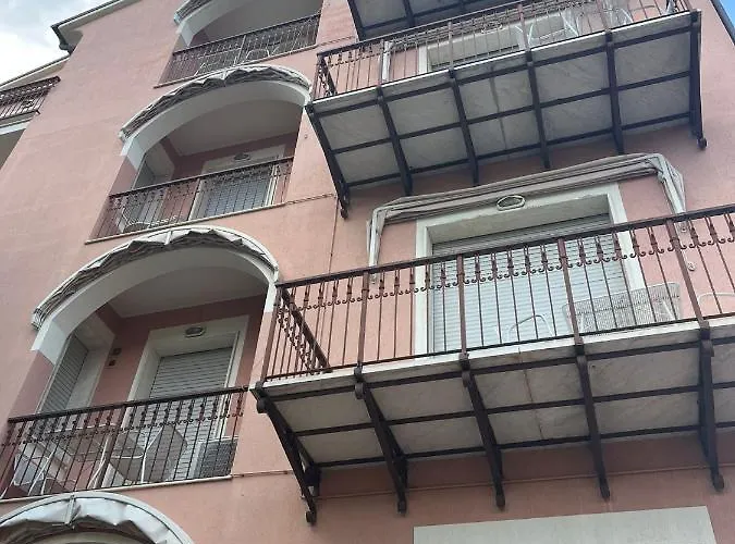 Cherie Lägenhetshotell Borgio Verezzi